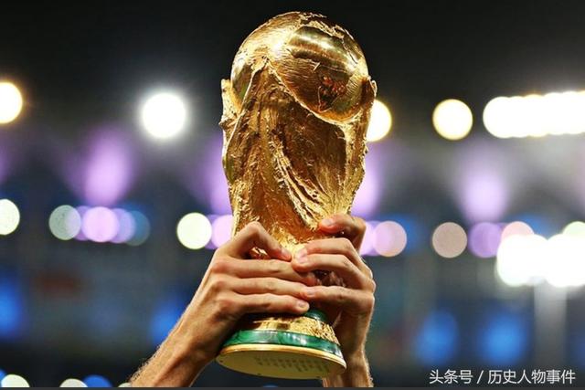 足球世界怀冠军奖杯怎么画_足球冠军奖杯简笔画_足球奖杯画画