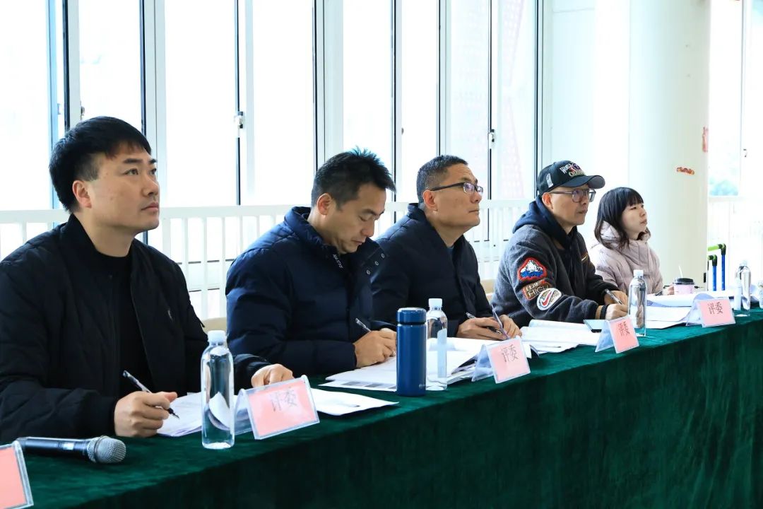 足球发球规则简介_足球发球动作要领_足球活球发球规则视频教学