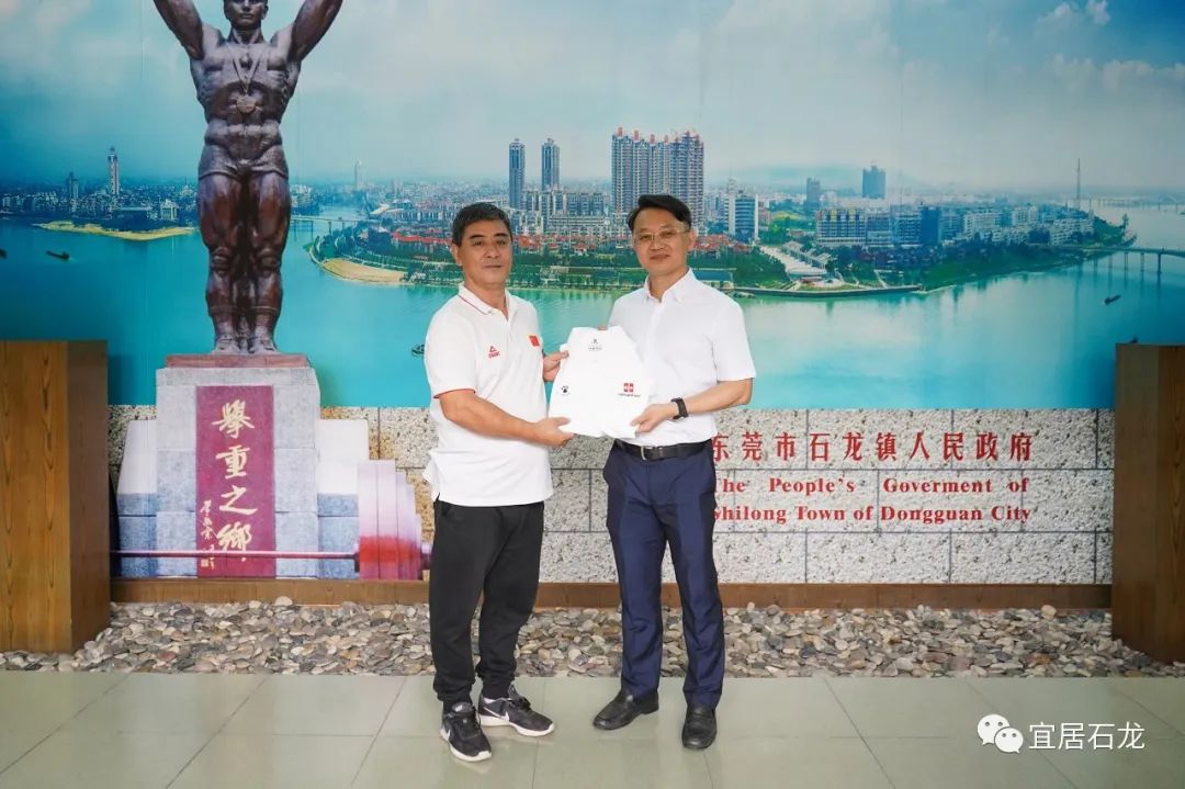 19岁男子举重奥运冠军_奥运举重男子冠军奖金多少_奥运举重男子冠军廖辉