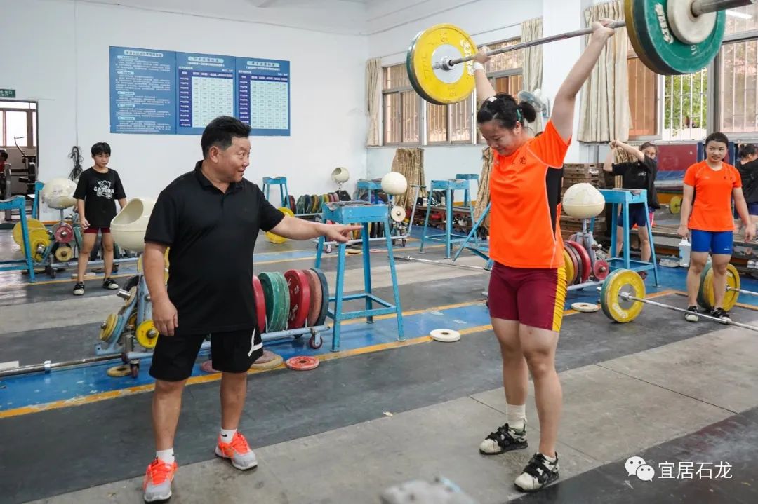 奥运举重男子冠军奖金多少_19岁男子举重奥运冠军_奥运举重男子冠军廖辉