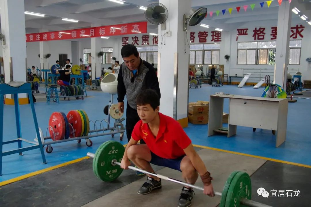 奥运举重男子冠军奖金多少_奥运举重男子冠军廖辉_19岁男子举重奥运冠军