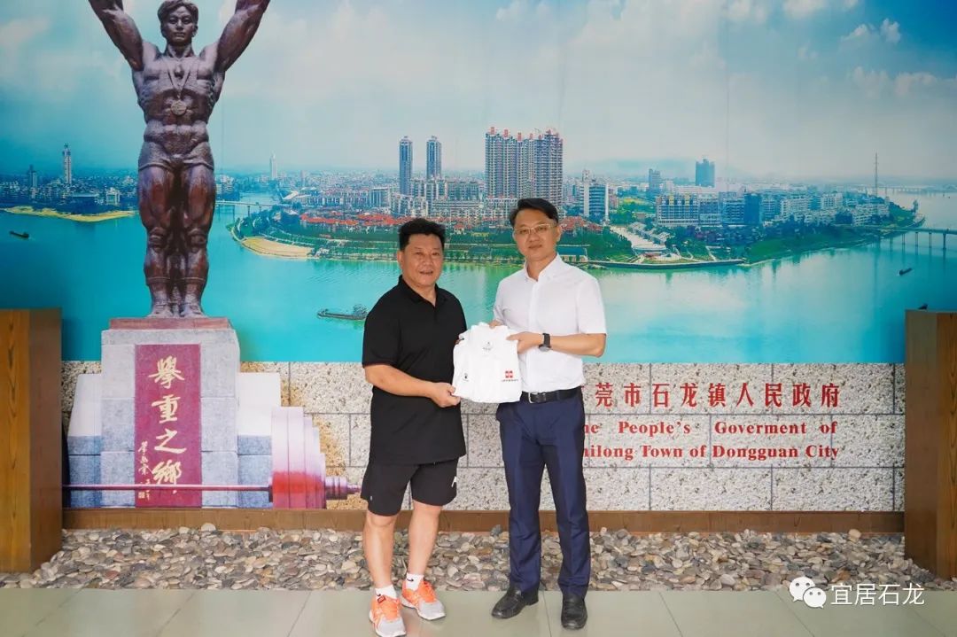 奥运举重男子冠军奖金多少_19岁男子举重奥运冠军_奥运举重男子冠军廖辉