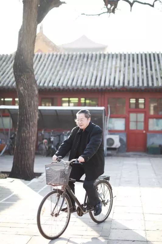足球规则老梁_老梁讲中国足球出线_老梁说足球巨星