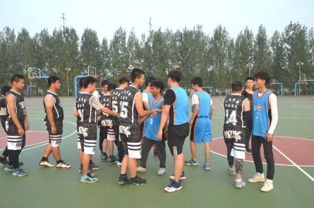篮球补篮教学视频_篮球补篮技巧_如何打篮球补球技巧