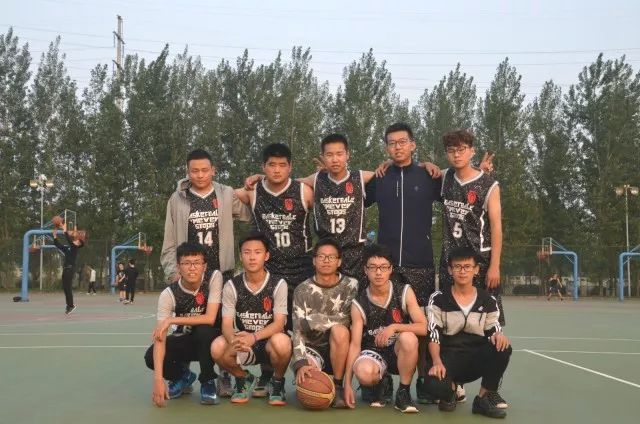 篮球补篮技巧_如何打篮球补球技巧_篮球补篮教学视频