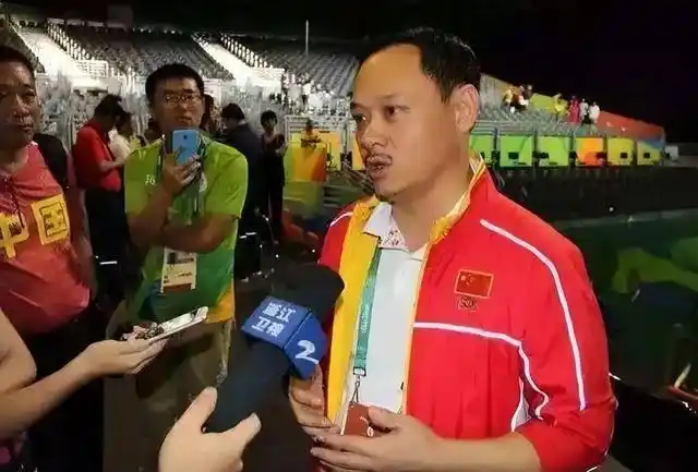 举重世界冠军手腕_举重运动员手腕_举重运动员腕力