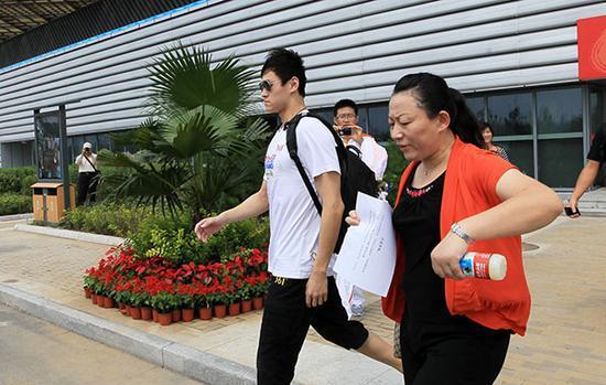 游泳身高冠军女生是谁_游泳冠军身高多少_游泳女冠军身高